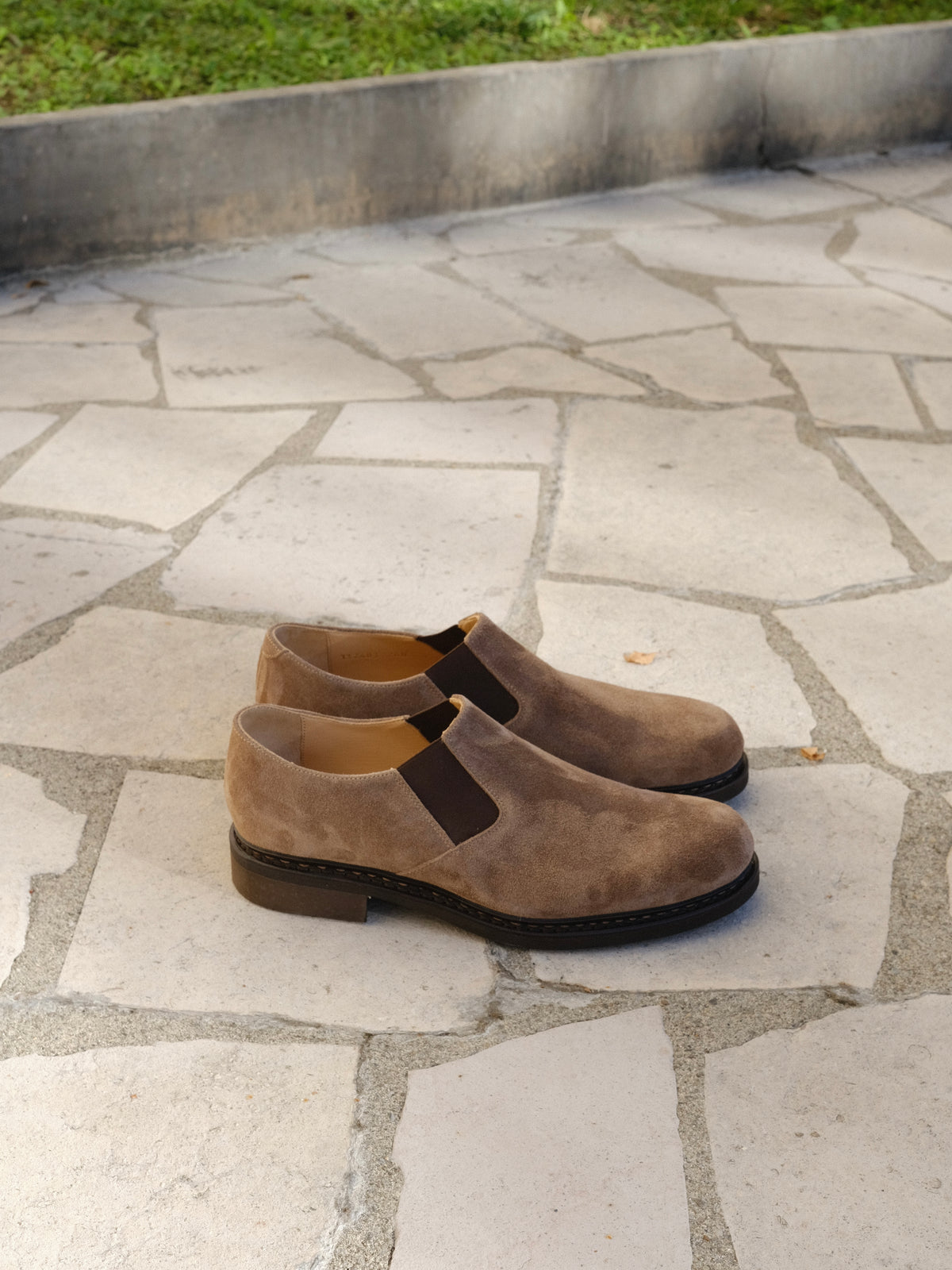 Atom, Stone Suede