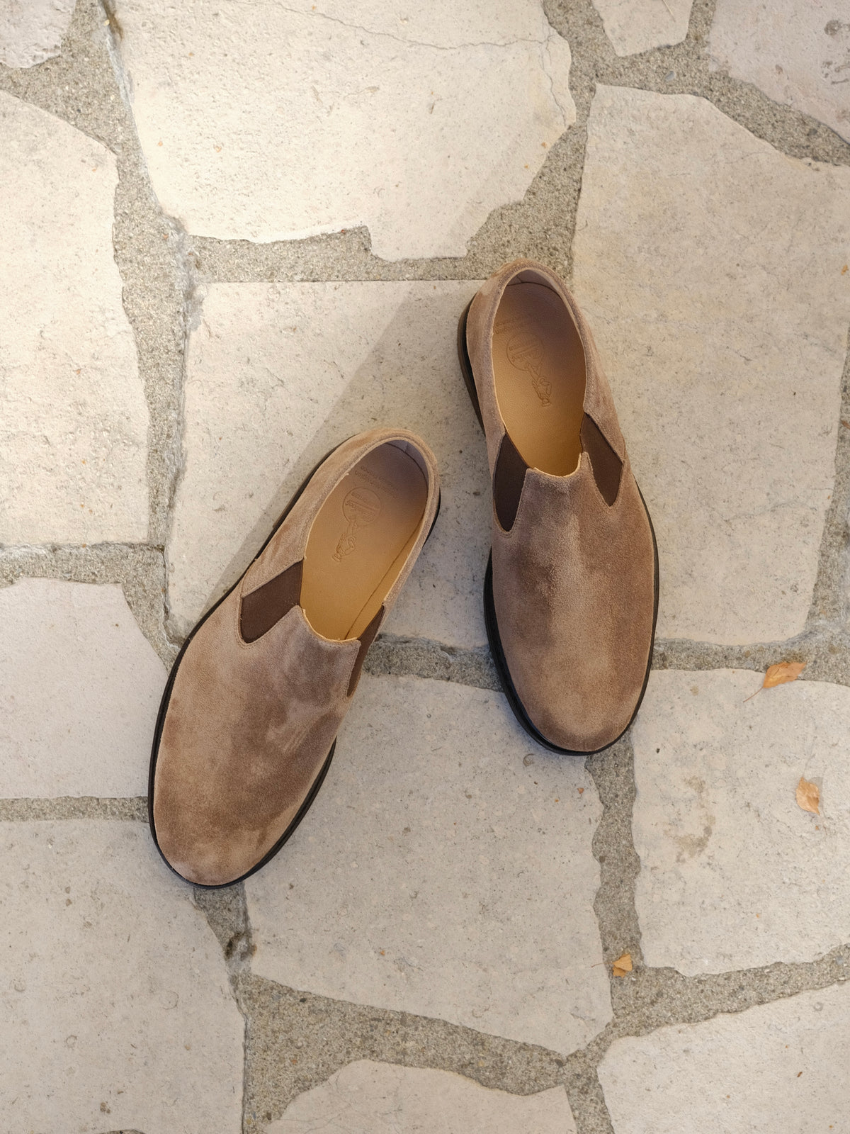Atom, Stone Suede