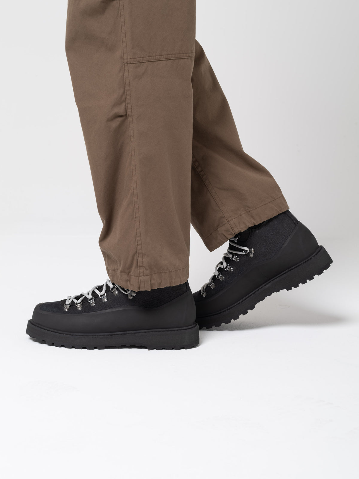 Roccia Vet Gomma, Noir