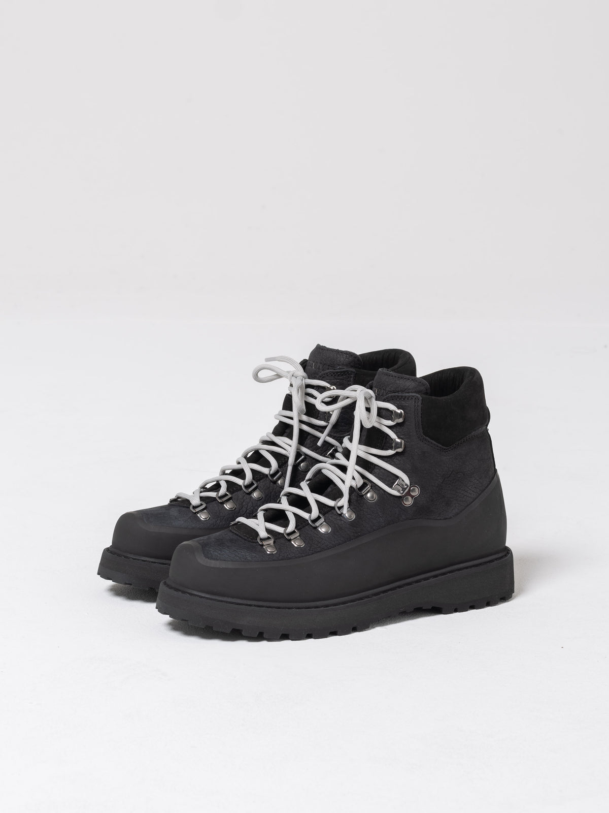 Roccia Vet Gomma, Noir