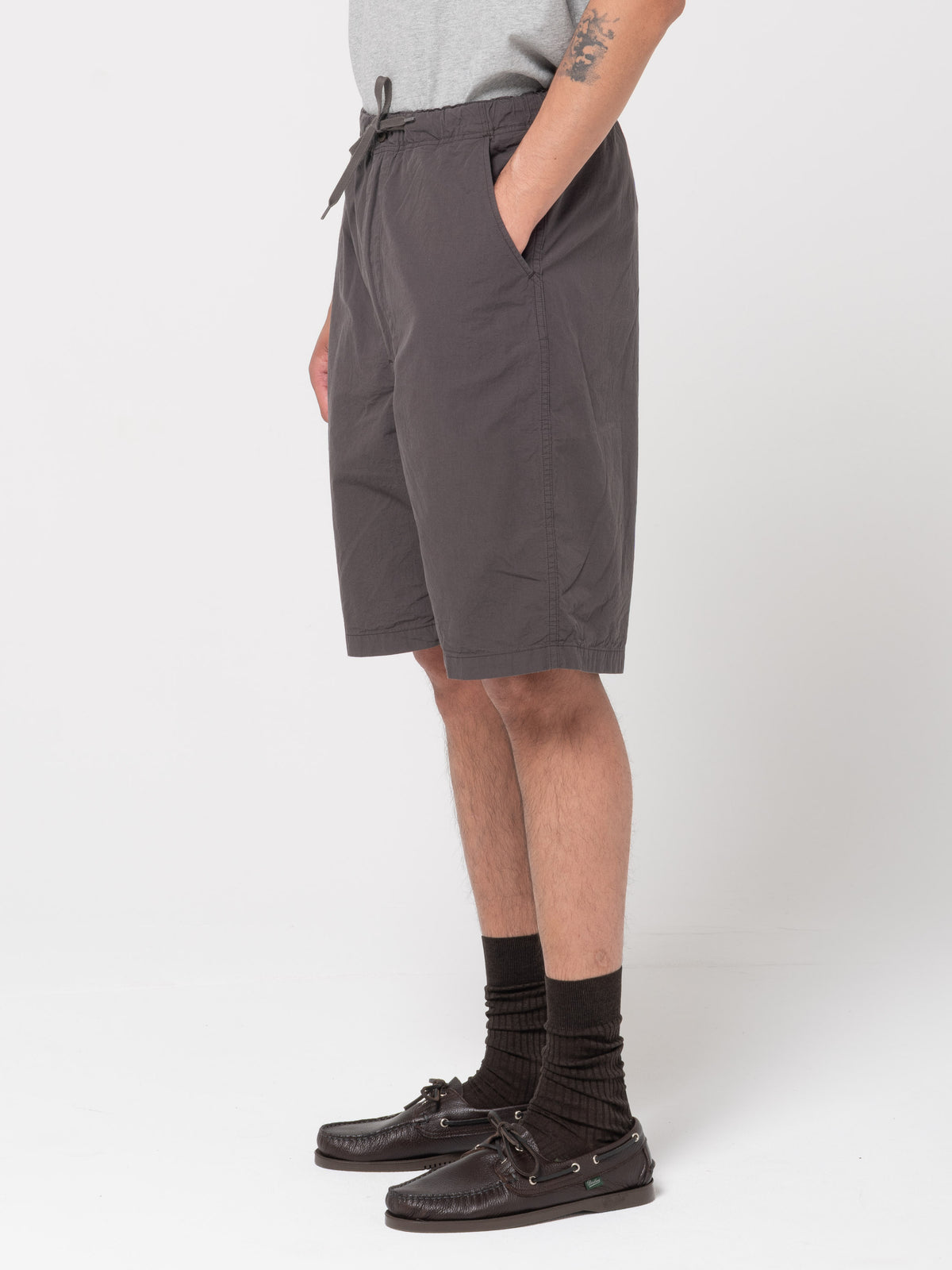 Short New Yorker Wide, Charcoal Grey