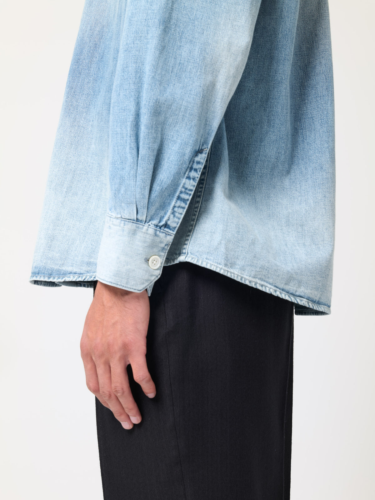 Chemise Above, Cris Wash