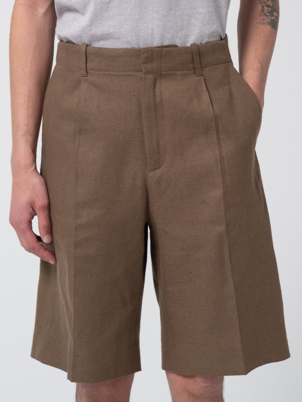 Short Borrowed, Tabac