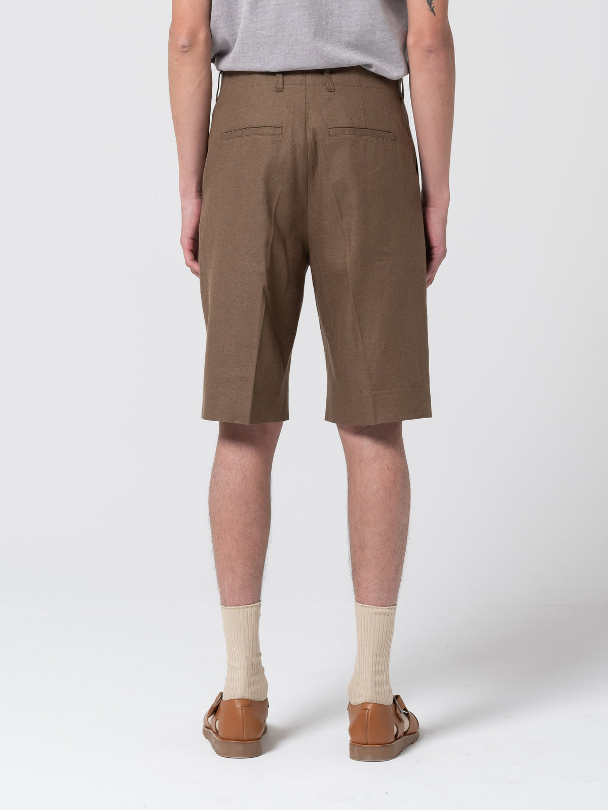 Short Borrowed, Tabac