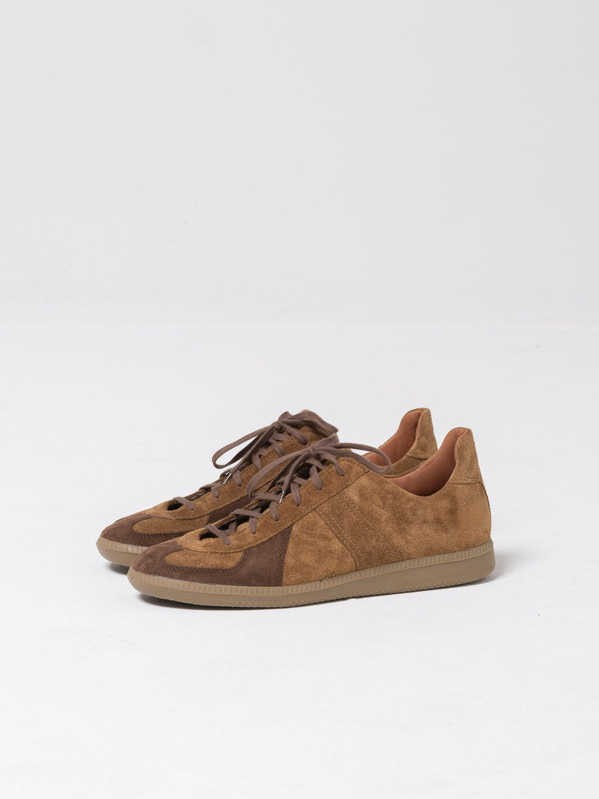 German Army Trainer Suède, Tabac