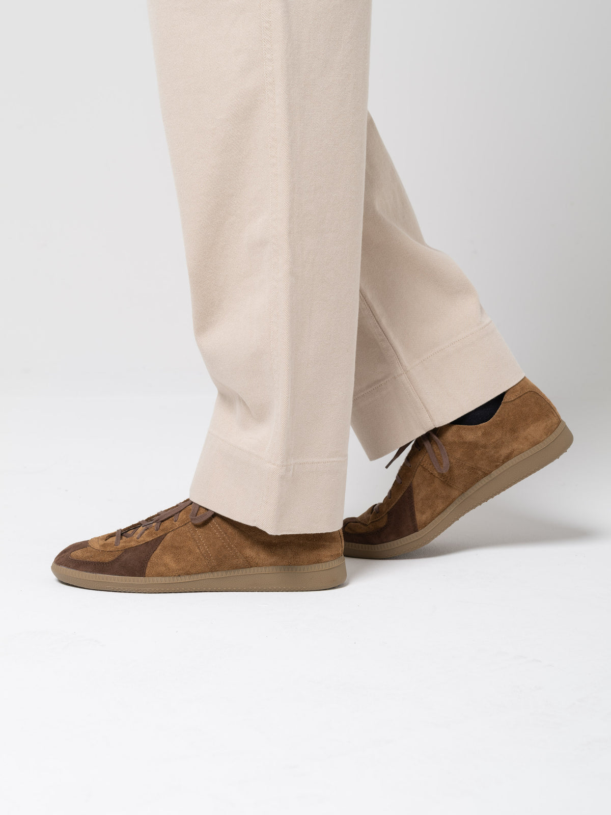 German Army Trainer Suède, Tabac